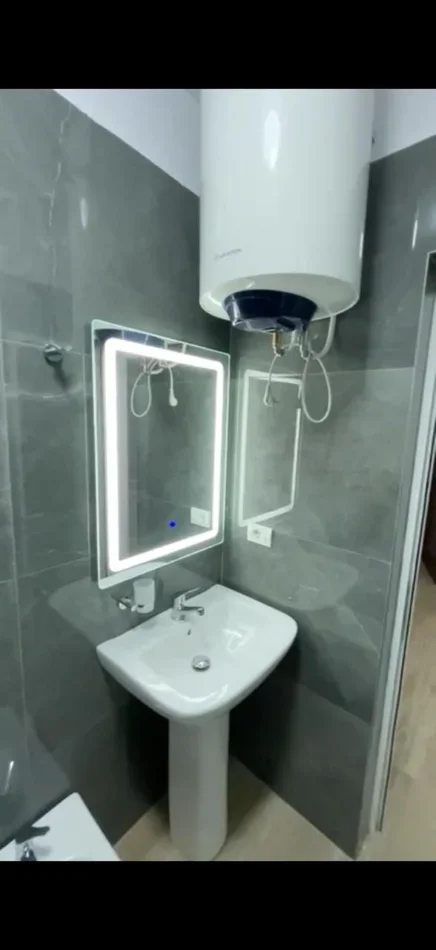 Tirane, jepet me qera apartament 1+1 Kati 1, 60 m² 500 € (ISH PARKU)