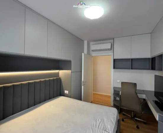 Tirane, jepet me qera apartament 2+1 Kati 9, 93 m² 850 € (Rruga 5 Maji)