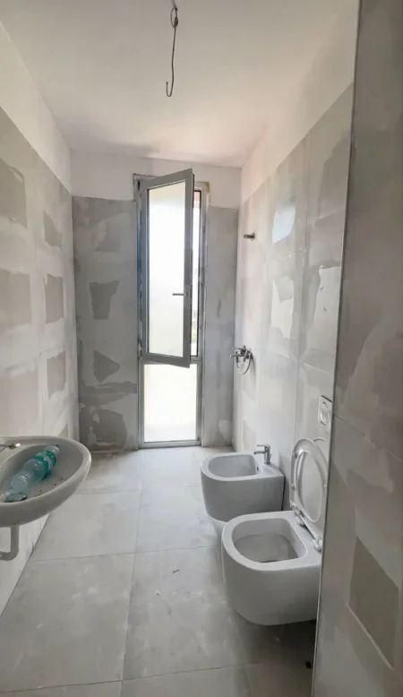 Tirane, jepet me qera zyre Kati 5, 149 m² 820 € (Farmacia 10)