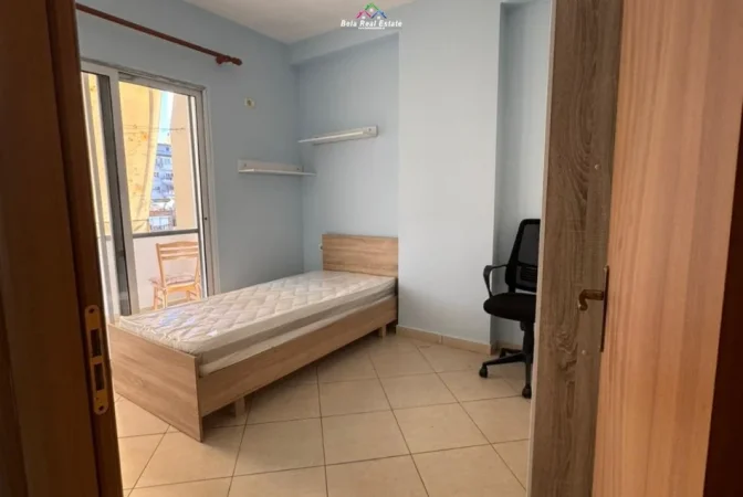 Tirane, jepet me qera apartament 2+1 Kati 4, 80 m² 680 € (shkolla e kuqe)