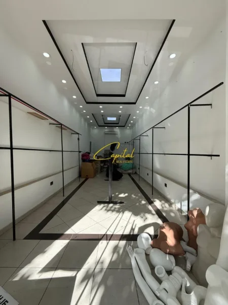 Tirane, jepet me qera dyqan Kati 0, 43 m² 700 € (RRUGA BARDHYL)