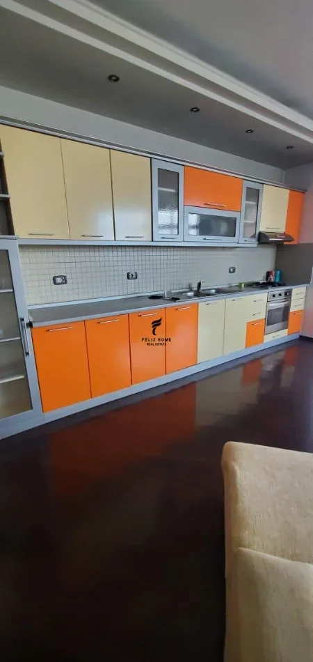Tirane, jepet me qera apartament 2+1 Kati 5, 112 m² 600 € (KODRA E DIELLIT)