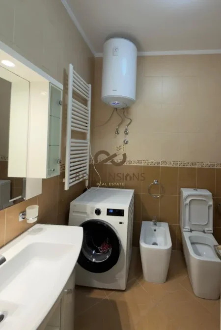 Tirane, jepet me qera apartament 1+1+Ballkon Kati 3, 66 m² 650 € (rruga e kavajes)