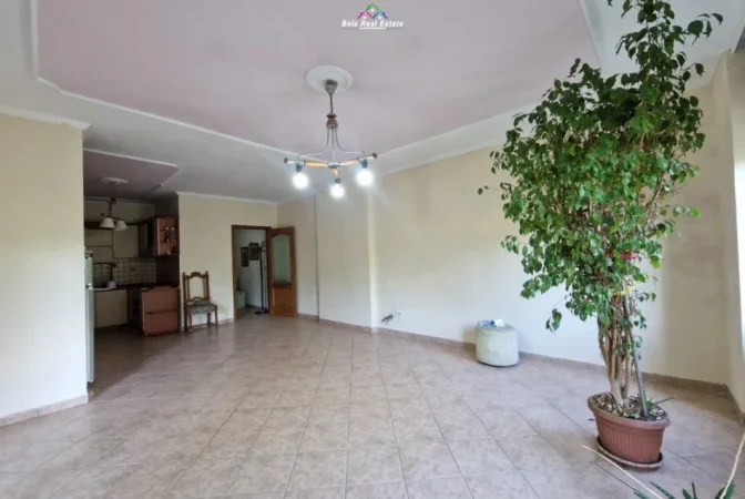 Tirane, jepet me qera zyre Kati 3, 147 m² 1.260 € (ish ekspozita)