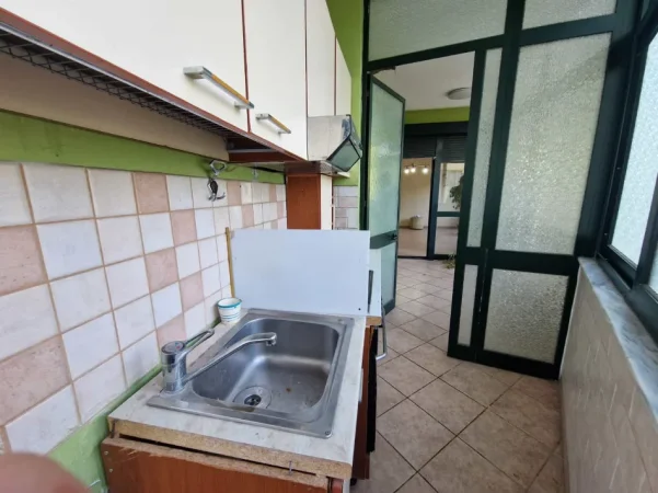 Tirane, jepet me qera zyre Kati 3, 147 m² 1.260 € (Bulevardi Gjergj Fishta)