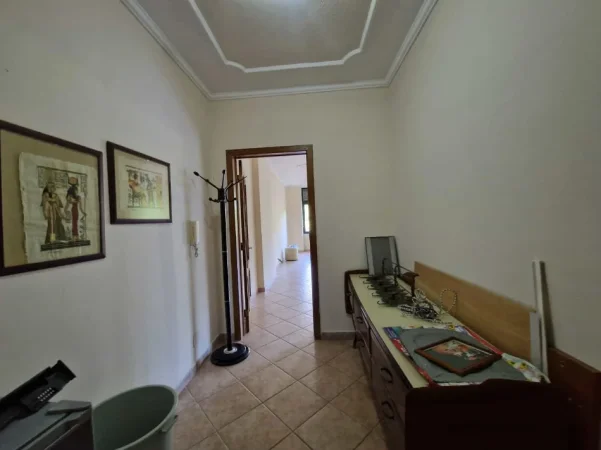 Tirane, jepet me qera zyre Kati 3, 147 m² 1.260 € (Bulevardi Gjergj Fishta)