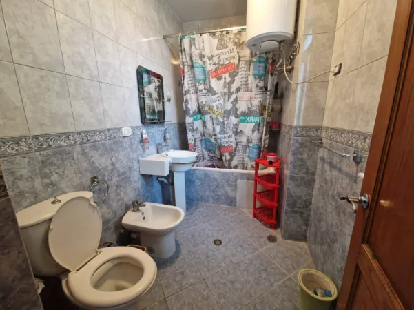 Tirane, jepet me qera zyre Kati 3, 147 m² 1.260 € (Bulevardi Gjergj Fishta)