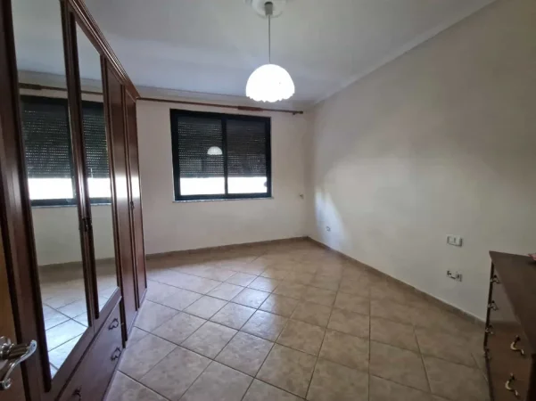 Tirane, jepet me qera zyre Kati 3, 147 m² 1.260 € (Bulevardi Gjergj Fishta)