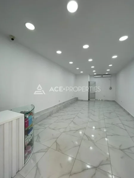 Durres, jepet me qera ambjent biznesi Kati 0, 40 m² 620 € (Muzeumi,Durres)
