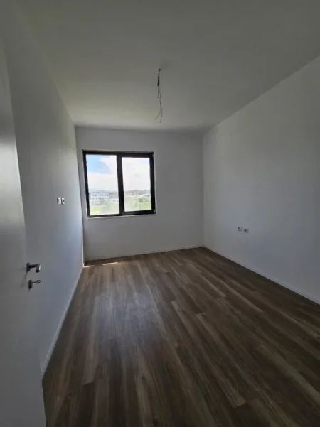 Tirane, shitet apartament 2+1 Kati 3, 140 m² 350.000 € (Liqeni i Thate)