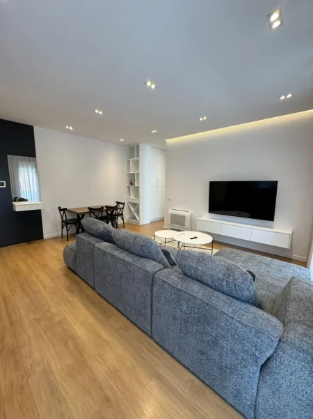 Tirane, jepet me qera apartament 1+1 Kati 5, 65 m² 1.000 € (Delijorgji)