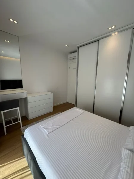 Tirane, jepet me qera apartament 1+1 Kati 5, 65 m² 1.000 € (Delijorgji)