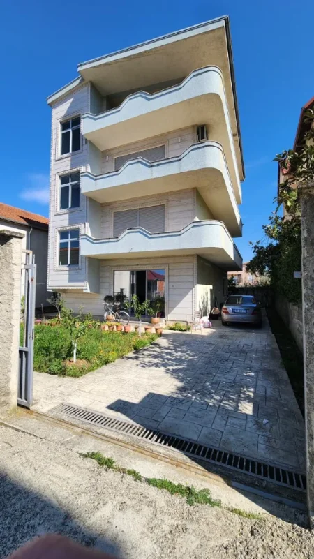 Tirane, shitet Vile 3 Katshe Kati 4, 430 m² 