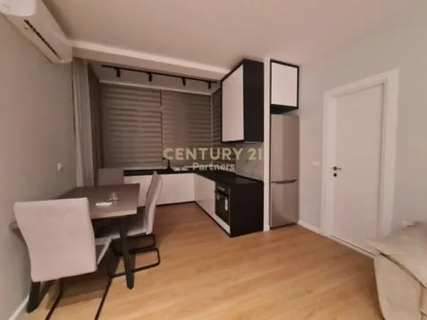 Tirane, jepet me qera apartament 1+1 Kati 7, 50 m² 550 € 