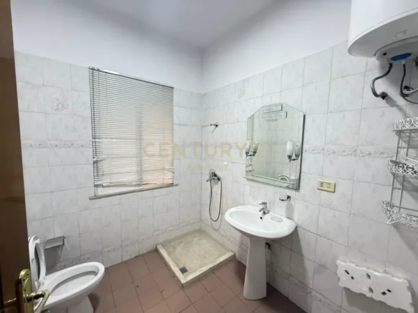 Tirane, jepet me qera shtepi 1 Katshe Kati 1, 100 m² 800 € 