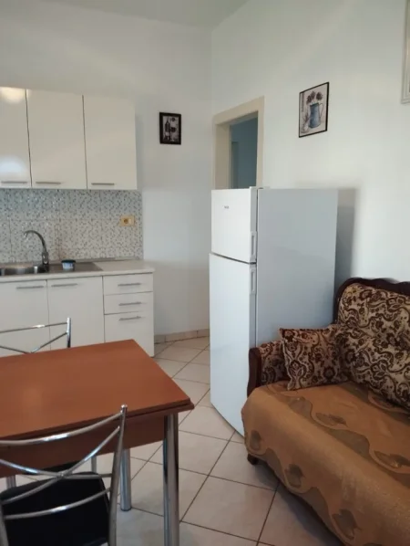 Tirane, jepet me qera apartament 1+1 Kati 2, 50 m² 350 € (Laprake)