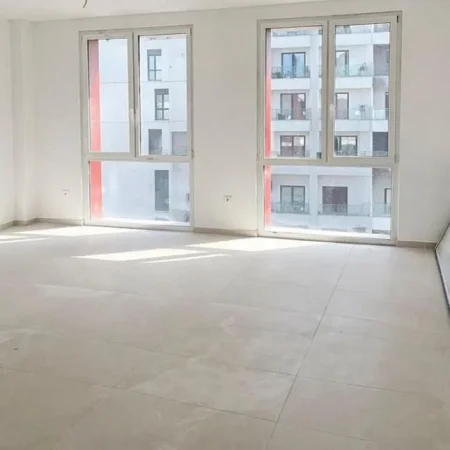 Tirane, jepet me qera zyre Kati 5, 148 m² 820 € (FARMACIA 10)