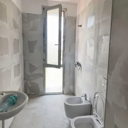 Tirane, jepet me qera zyre Kati 5, 148 m² 820 € (FARMACIA 10)