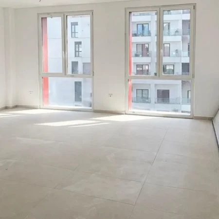 Tirane, jepet me qera zyre Kati 5, 148 m² 820 € (FARMACIA 10)