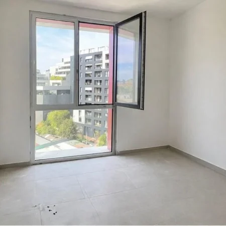 Tirane, jepet me qera zyre Kati 5, 148 m² 820 € (FARMACIA 10)