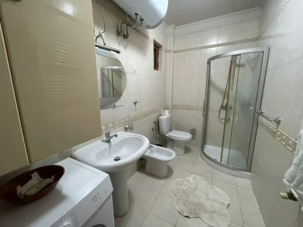 Tirane, jepet me qera apartament 1+1+Ballkon Kati 10, 70 m² 600 € (Shkolla Baletit)