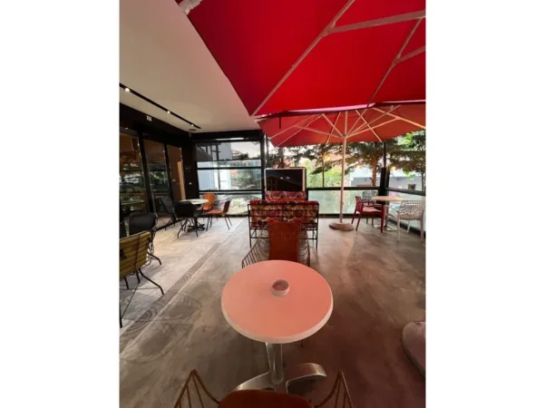 Tirane, shitet ambjent biznesi Kati 0, 143 m² 235.000 € (UNAZA E RE)