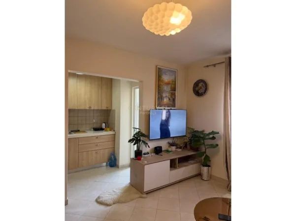 Tirane, shitet apartament 1+1 Kati 4, 54 m² 120.000 € (oxhaku)