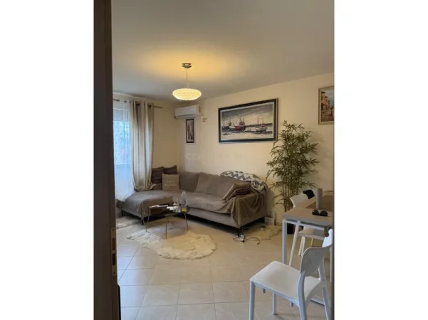 Tirane, shitet apartament 1+1 Kati 4, 54 m² 120.000 € (oxhaku)