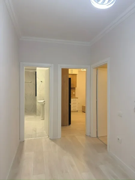 Tirane, jepet me qera apartament 2+1+Ballkon Kati 3, 100 m² 600 € (Urban Gate)