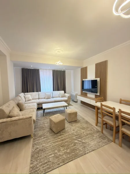 Tirane, jepet me qera apartament 2+1+Ballkon Kati 3, 100 m² 600 € (Urban Gate)