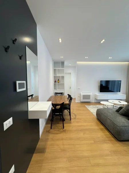 Tirane, jepet me qera apartament 1+1+Ballkon Kati 4, 90 m² 1.000 € (Kompleksi Delijorgji)