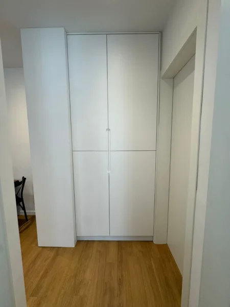 Tirane, jepet me qera apartament 1+1+Ballkon Kati 4, 90 m² 1.000 € (Kompleksi Delijorgji)