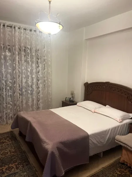 Tirane, jepet me qera apartament 2+1+Ballkon Kati 2, 90 m² 700 € (Rruga e Kavajes)
