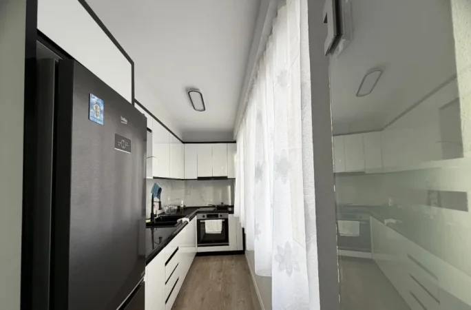 Tirane, jepet me qera apartament 2+1 Kati 3, 90 m² 850 € (Dhjetori)