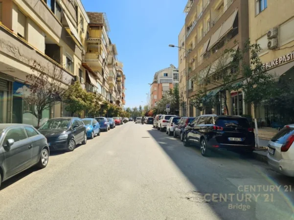 Tirane, jepet me qera lokal Kati 0, 93 m² 1.500 € 
