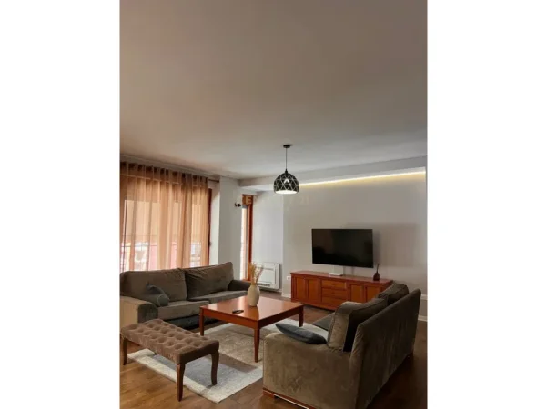 Tirane, jepet me qera apartament 2+1 Kati 6, 150 m² 1.300 € (delijorgji)