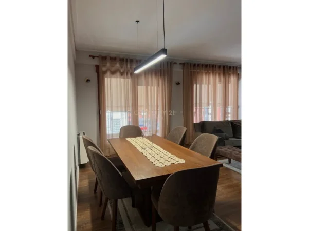Tirane, jepet me qera apartament 2+1 Kati 6, 150 m² 1.300 € (delijorgji)