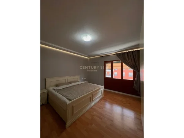 Tirane, jepet me qera apartament 2+1 Kati 6, 150 m² 1.300 € (delijorgji)