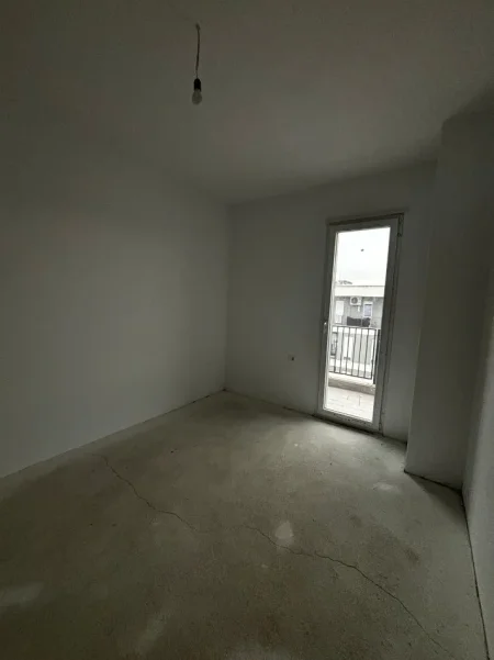 Tirane, shitet apartament 2+1+Ballkon Kati 8, 109 m² 130.800 € (Univers City)