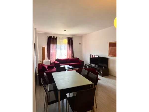 Tirane, jepet me qera apartament 2+1 Kati 6, 88 m² 700 € (Globe)