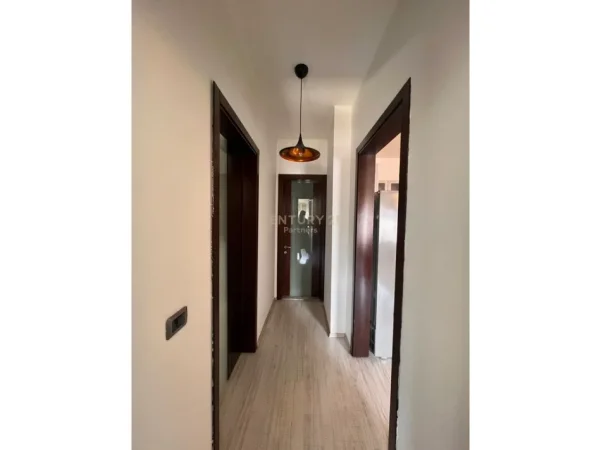 Tirane, jepet me qera apartament 2+1 Kati 6, 88 m² 700 € (Globe)