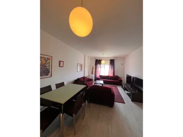 Tirane, jepet me qera apartament 2+1 Kati 6, 88 m² 700 € (Globe)