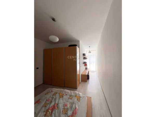 Tirane, jepet me qera apartament 2+1 Kati 6, 88 m² 700 € (Globe)