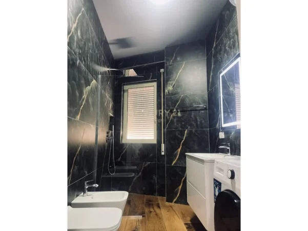 Tirane, jepet me qera apartament 2+1+Ballkon Kati 2, 85 m² 85 € (kopshti botanik)