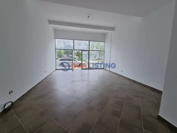 Tirane, jepet me qera ambjent biznesi Kati 0, 52 m² 400 € 