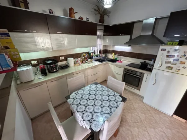 Tirane, shitet Vile 3 Katshe Kati 3, 552 m² 680.000 € (don bosko)