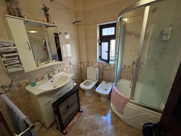 Tirane, shitet Vile 3 Katshe Kati 3, 552 m² 680.000 € (don bosko)