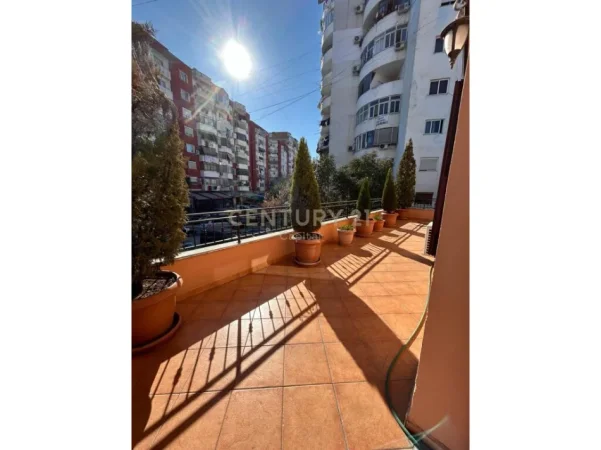 Tirane, shitet Vile 3 Katshe Kati 3, 552 m² 680.000 € (don bosko)