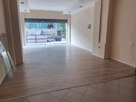 Tirane, jepet me qera ambjent biznesi Kati 0, 65 m² 700 € 