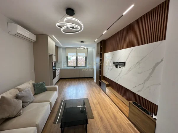 Tirane, shitet apartament 2+1+Ballkon Kati 2, 97 m² 295.000 € (oxhaku)